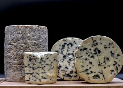 Fourme d'Ambert AOP fermière lait cru 2kg, vendu en gros par Auclair Négoce