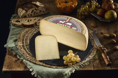 Tomme Brebis Chèvre Onetik 4.3kg, vendu en gros par Auclair Négoce