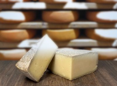 Meule 7kg Grant Mont affinage ~6 mois, vendu en gros par Auclair Négoce