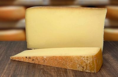 Meule de Tarentaise affinage ~9 mois 35kg, vendu en gros par Auclair Négoce