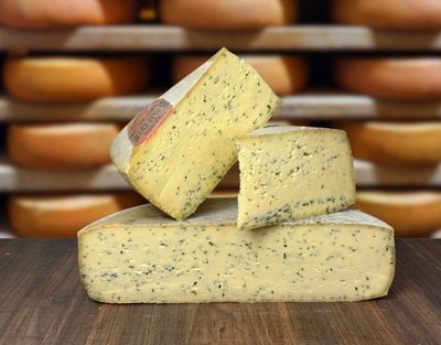 Raclette de Montagne au lait cru Ail des ours 6kg, vendu en gros par Auclair Négoce