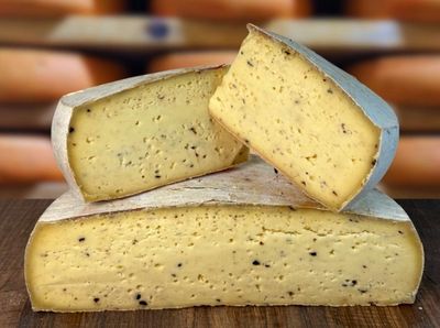 Raclette de Montagne au lait cru Forestière 6kg, vendu en gros par Auclair Négoce