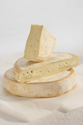 Reblochon laitier AOP 500g, vendu en gros par Auclair Négoce