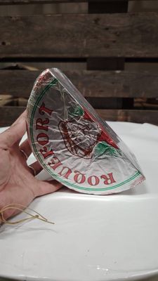 Roquefort AOP Le Caussenard 1/2 pain 1.4kg, vendu en gros par Auclair Négoce