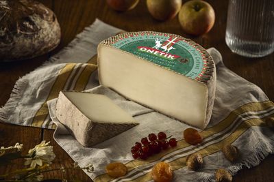 Tomme Pur Chèvre Onetik 2.8kg, vendu en gros par Auclair Négoce
